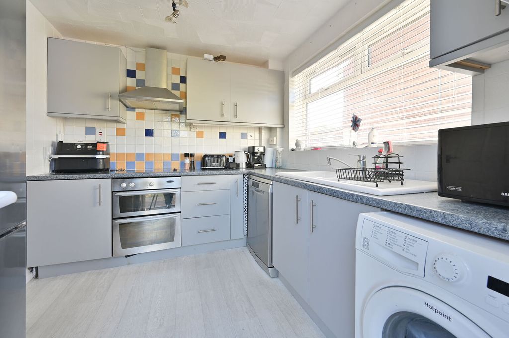 Property photo 3 of 17