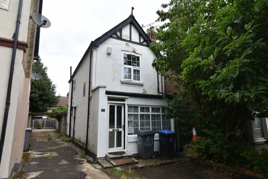 Property photo 1 of 16 Spacious 2-Bed Detached House With Garden &amp; Parking Â€“ Chaplin Road, Wembley
