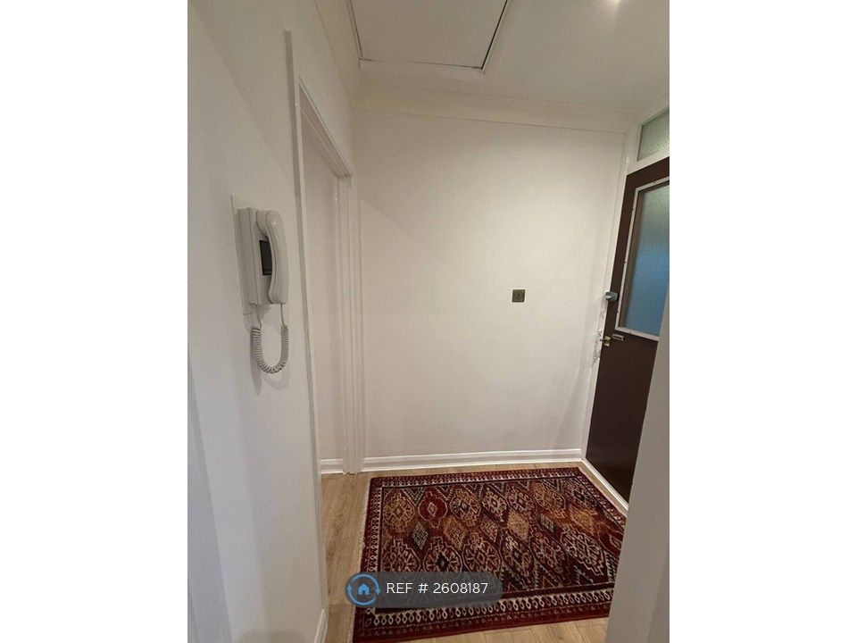 Property photo 3 of 13 Enterance Hallway