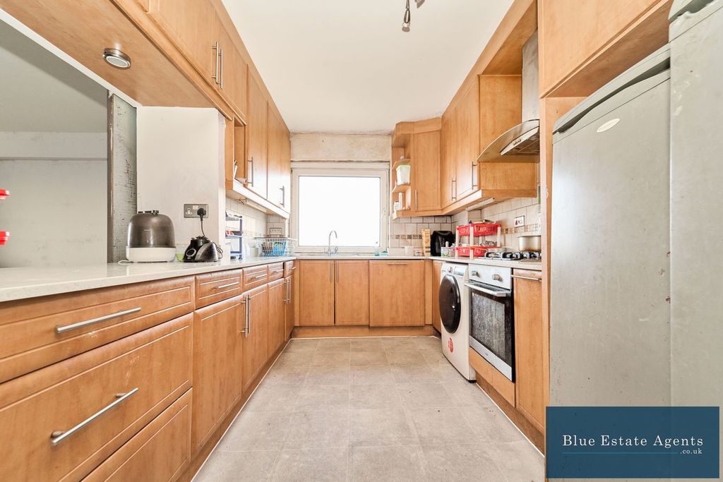 Property photo 1 of 11 Kitchen