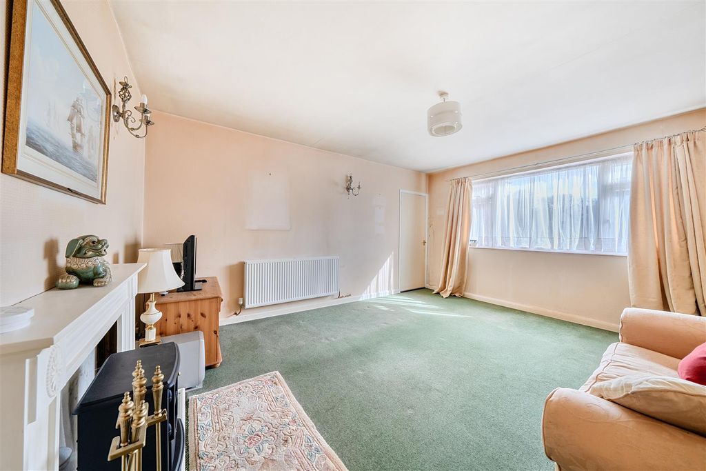 Property photo 3 of 12