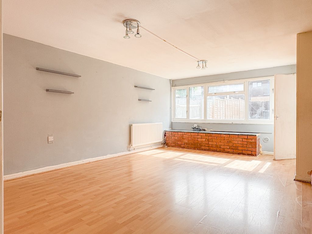 Property photo 2 of 15 4527155