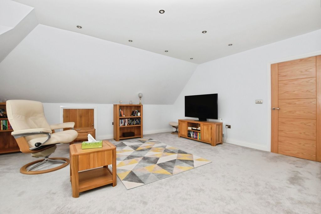 Property photo 3 of 19 Pbox-Img.Jpg