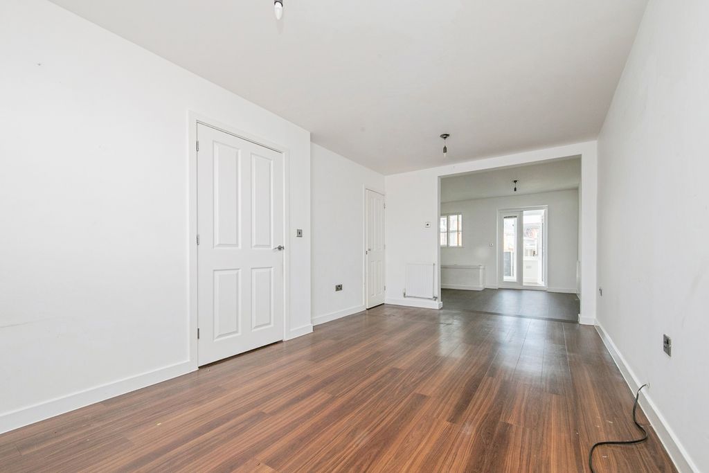 Property photo 2 of 16 Photo