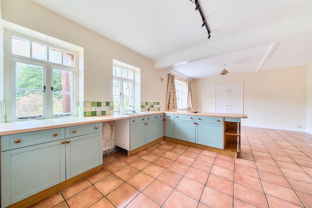 Property photo 3 of 16 Kitchen