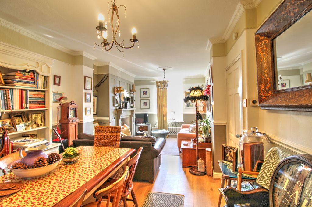 Property photo 3 of 18 Reception
