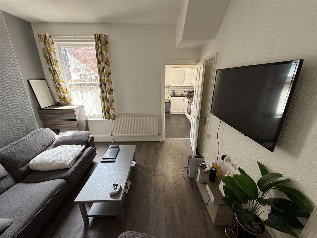 Property photo 1 of 10 Living 2.Jpg