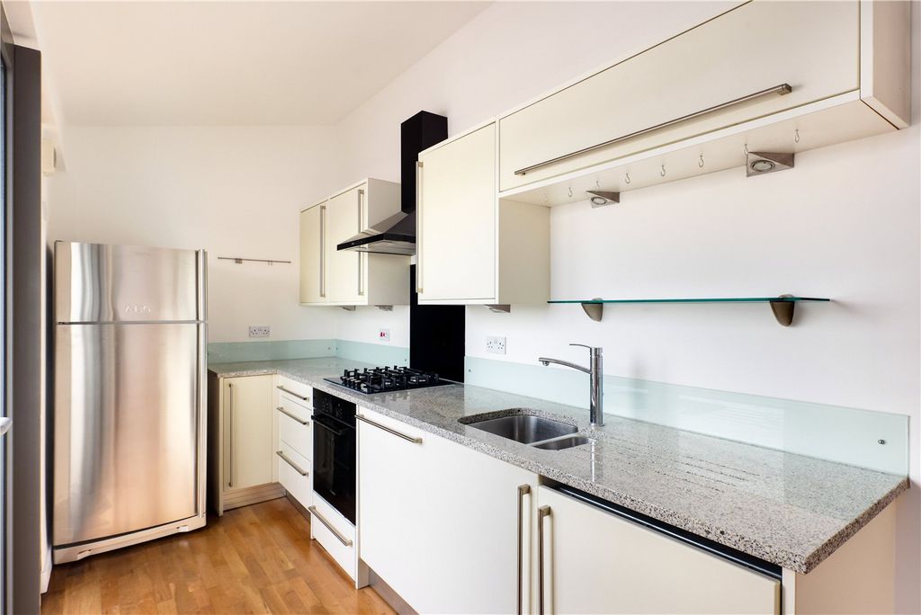 Property photo 3 of 17 Kitchen
