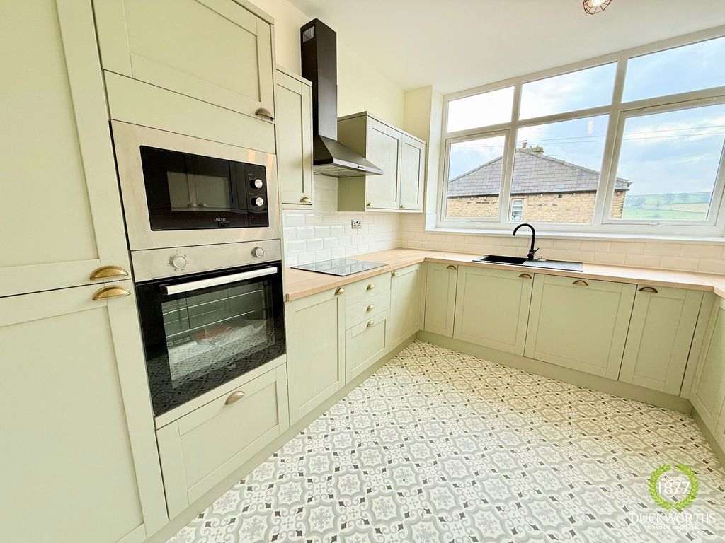 Property photo 2 of 33