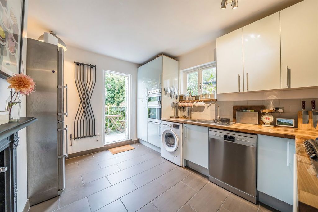 Property photo 3 of 8