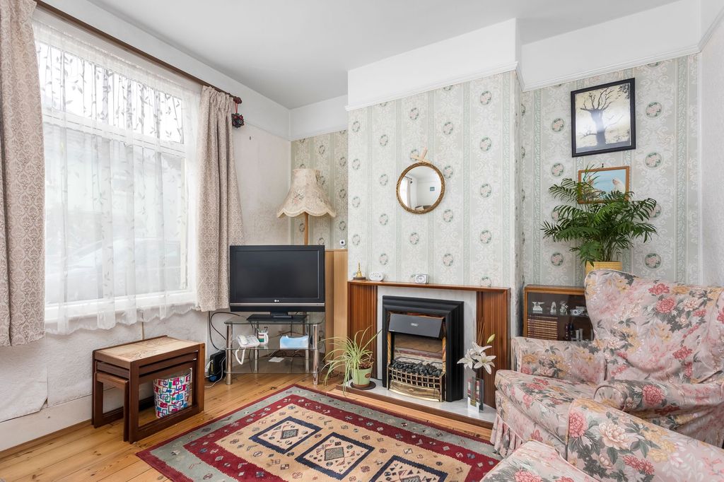 Property photo 2 of 20