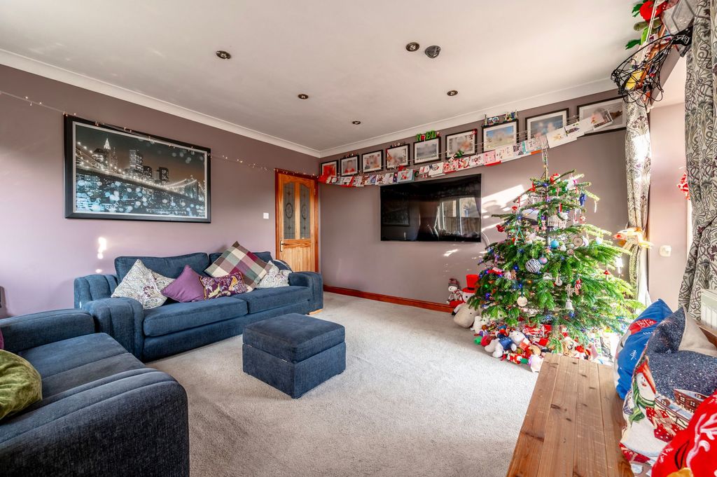 Property photo 2 of 24