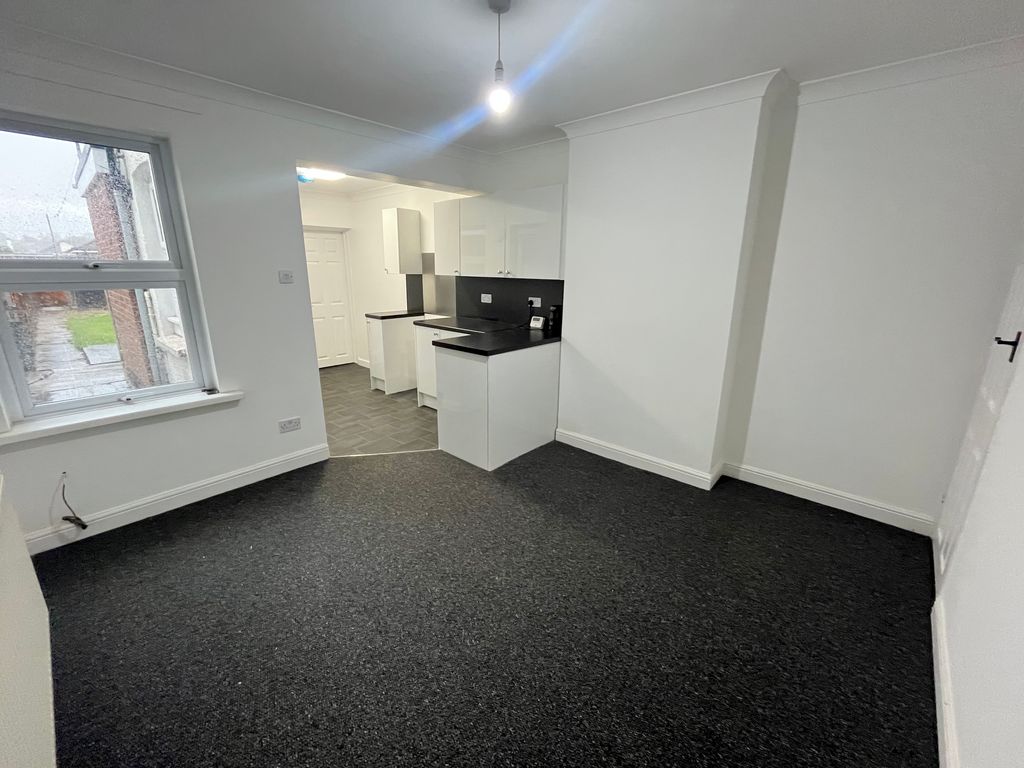 Property photo 3 of 11 Dining Room