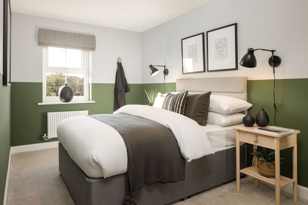 Property photo 3 of 7 Green Coloured Double Bedroom In A 3 Bed Home