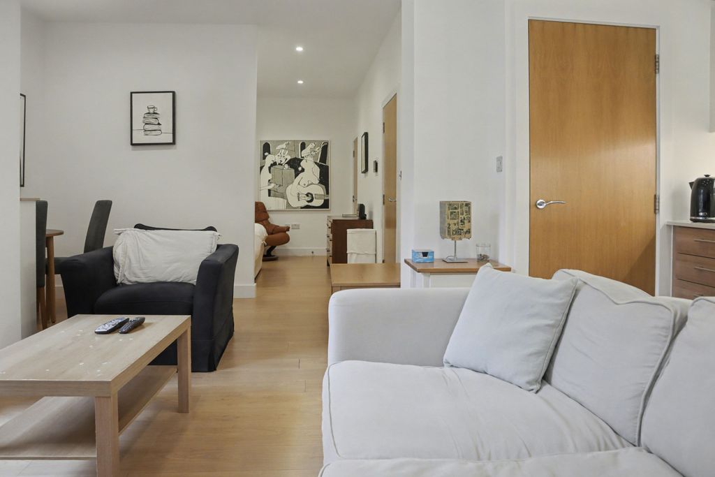 Property photo 3 of 12 Flat 59, 3 Cornell Square, Nine Elms, London, Sw8 2Er