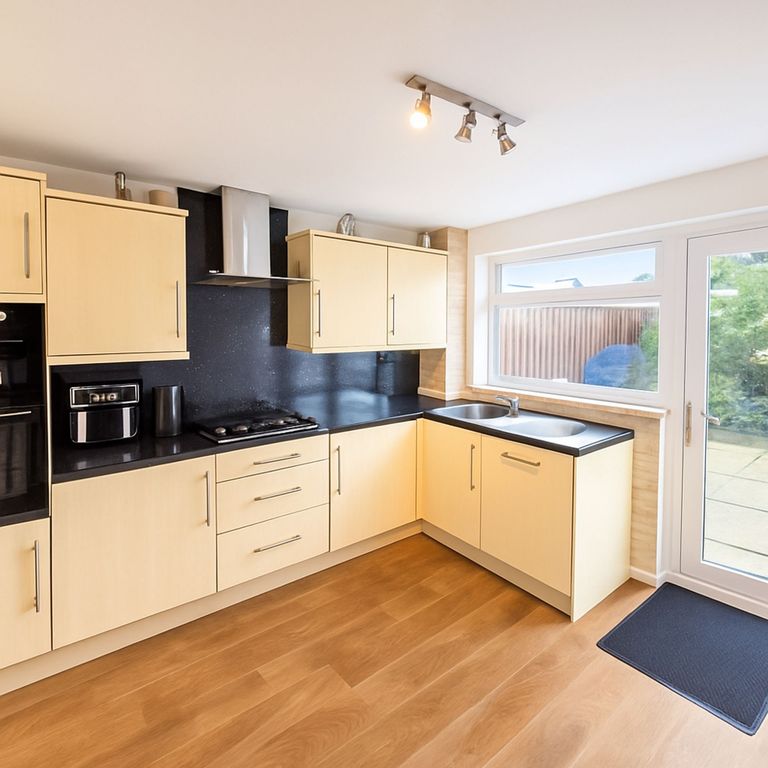 Property photo 3 of 13 Kitchen