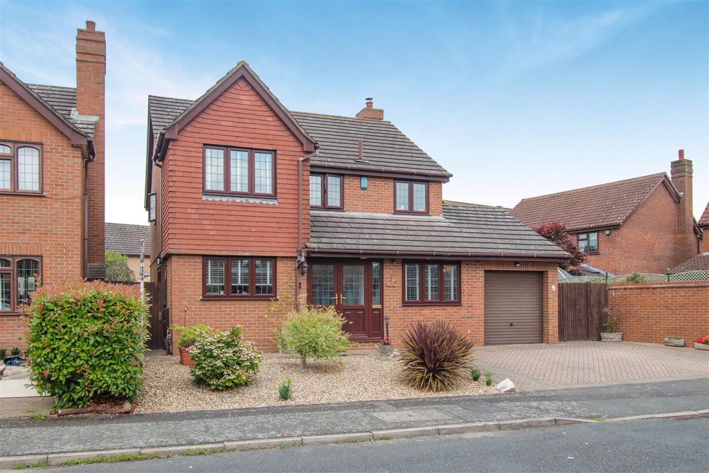 Property photo 1 of 20 8657719-Exterior10.Jpg