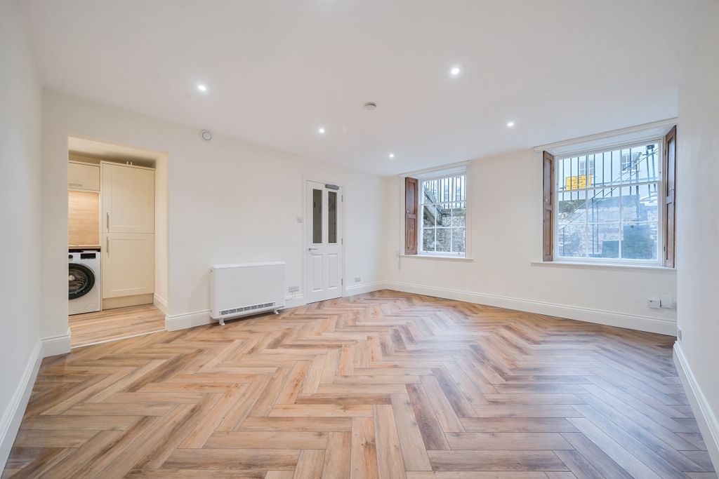 Property photo 2 of 14 1403169-22-69773B...