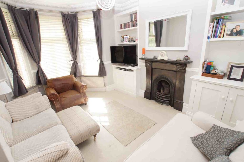 Property photo 3 of 10