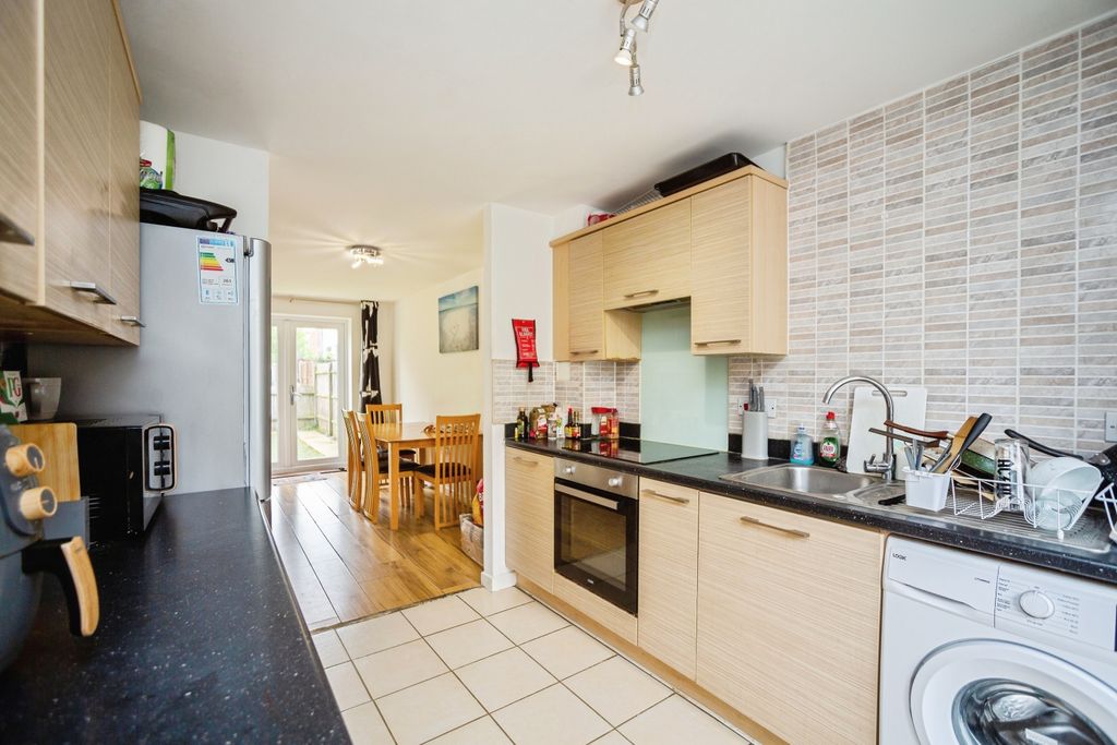 Property photo 2 of 15 Kitchen