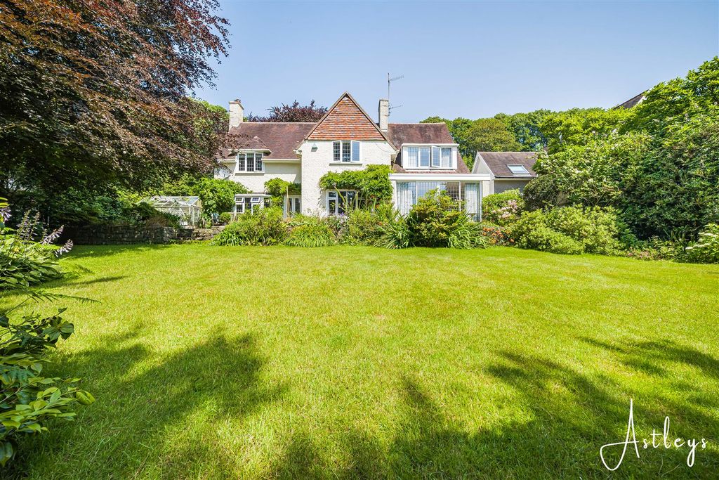 Property photo 2 of 35