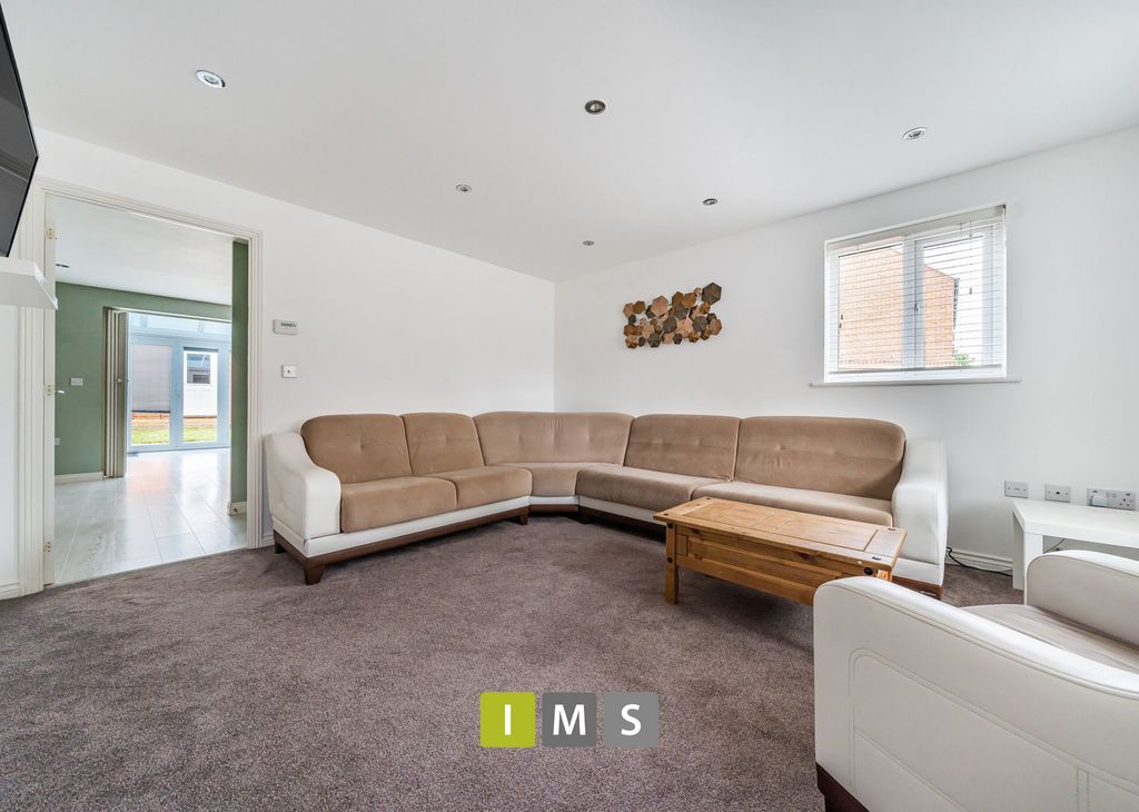 Property photo 3 of 20