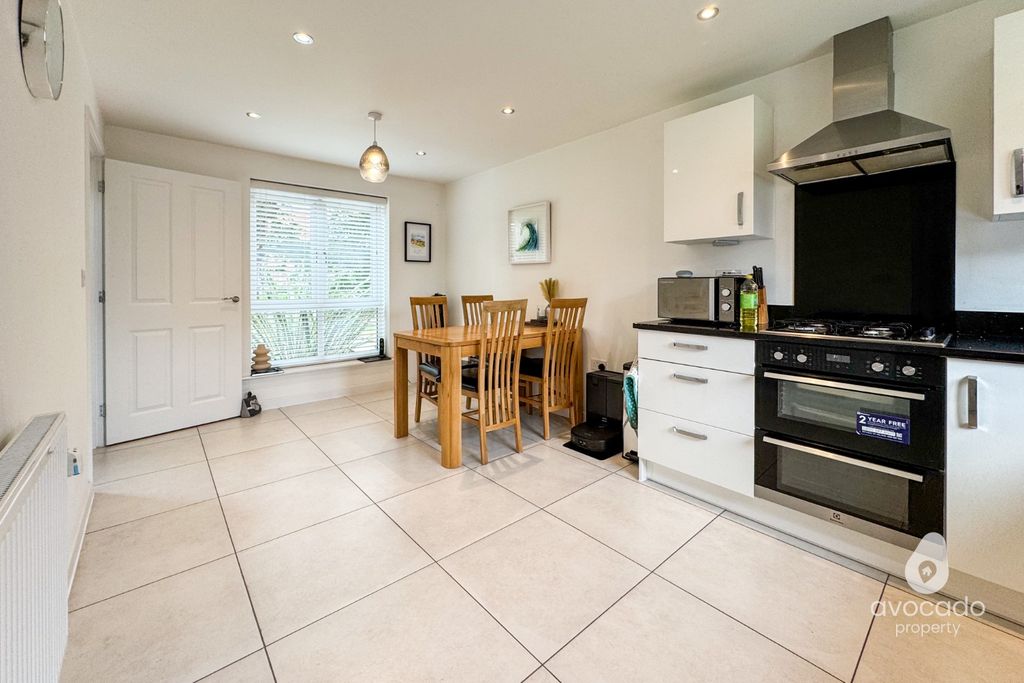 Property photo 2 of 19 4474804