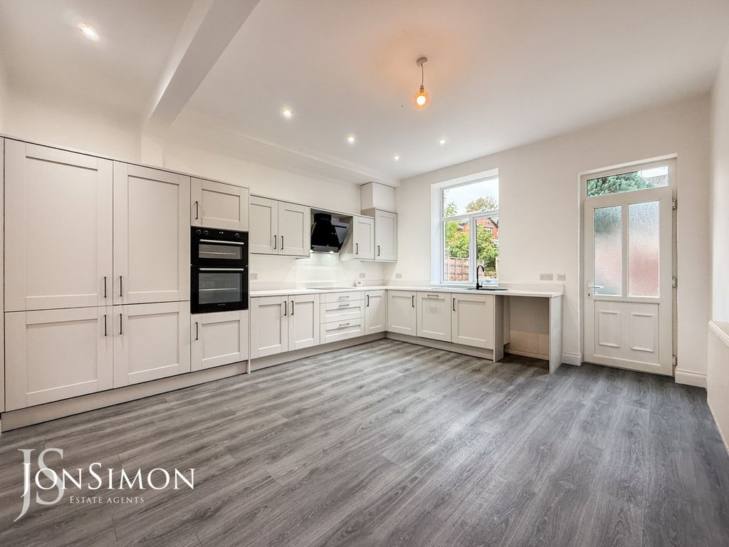 Property photo 2 of 28