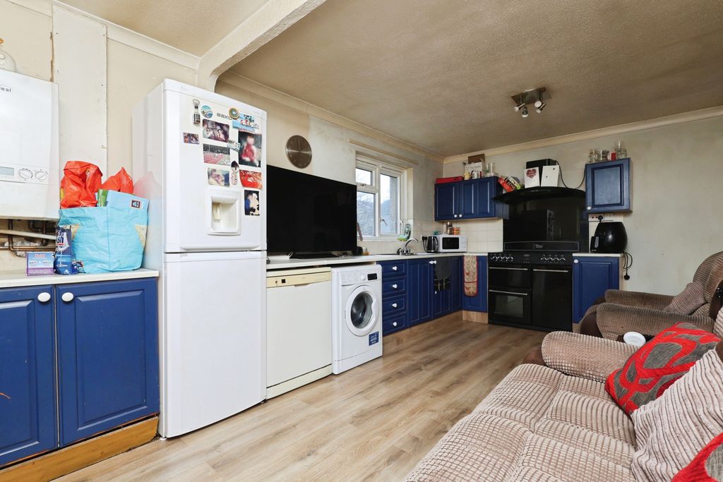 Property photo 2 of 14