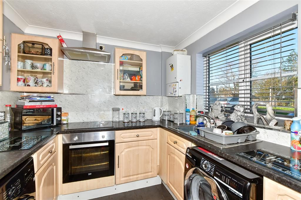 Property photo 3 of 7 Kitchen