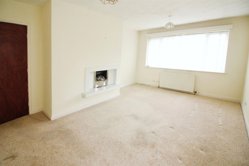 Property photo 2 of 12 Living Room