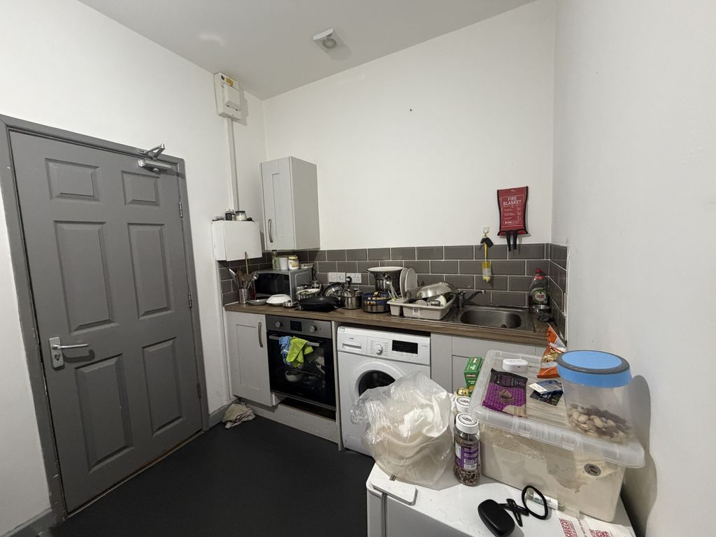 Property photo 2 of 4 Studio
