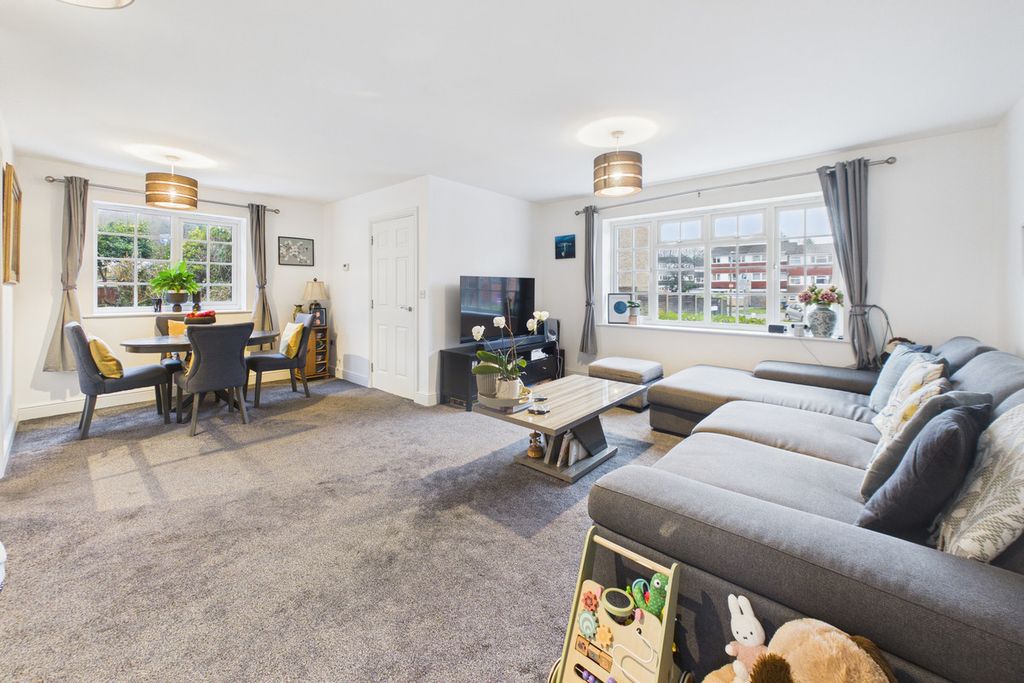 Property photo 2 of 13