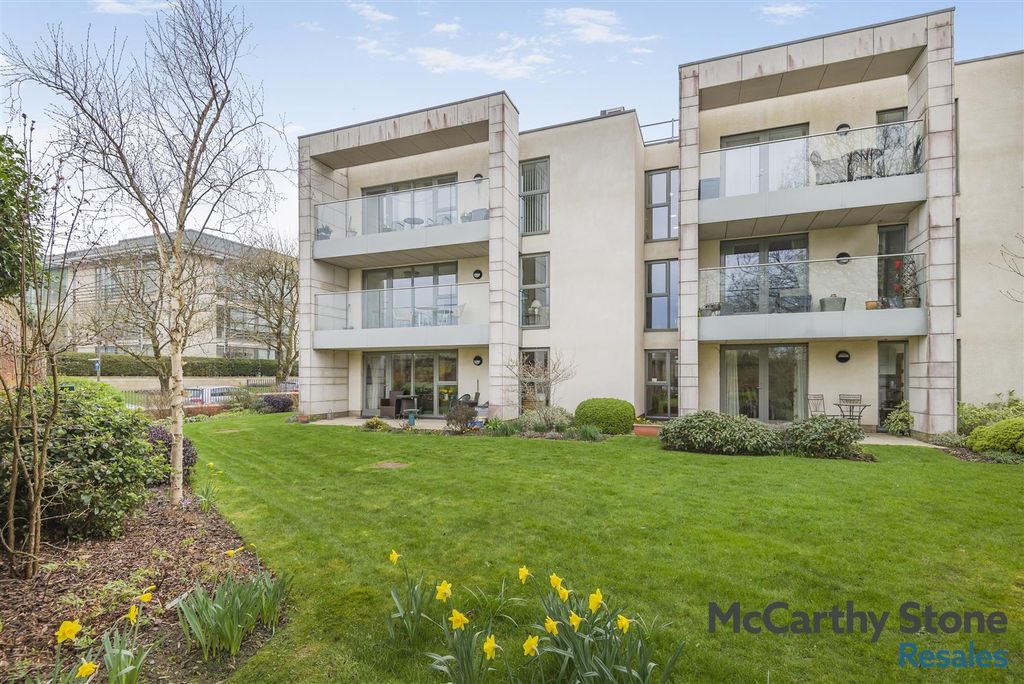 Property photo 2 of 15 8680726-Exterior03.Jpg