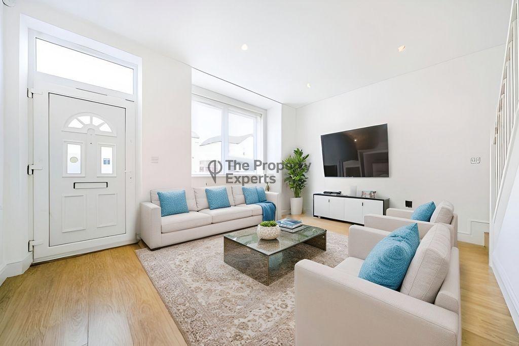 Property photo 2 of 9