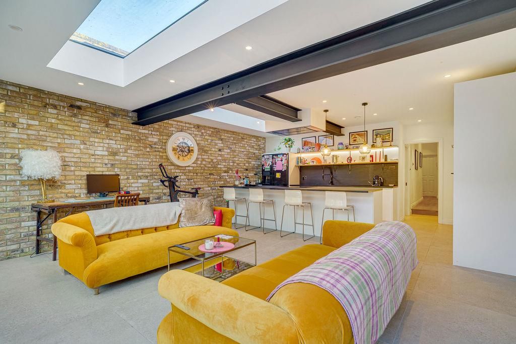 Property photo 1 of 16 Birdhurstroad23-25.Jpg