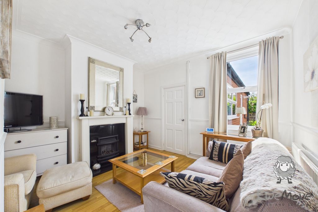 Property photo 3 of 11 12 (14)
