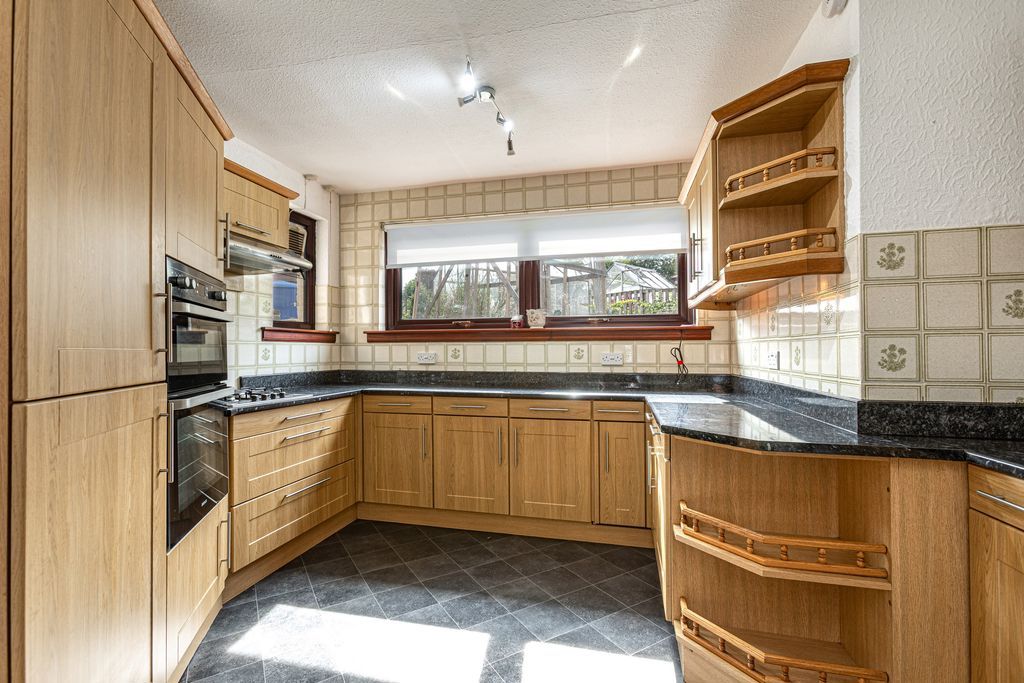 Property photo 3 of 23 Kitchen