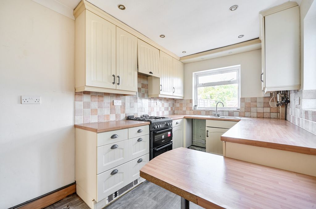 Property photo 3 of 12 1450857-12-6A030E...