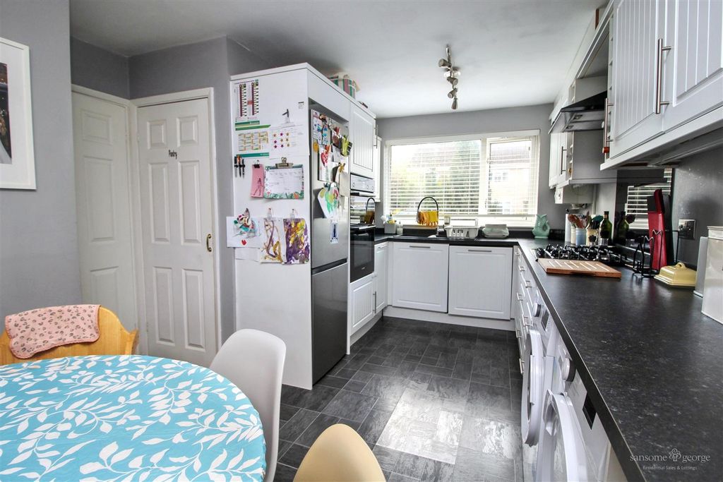 Property photo 3 of 16 Kitchen/Diner