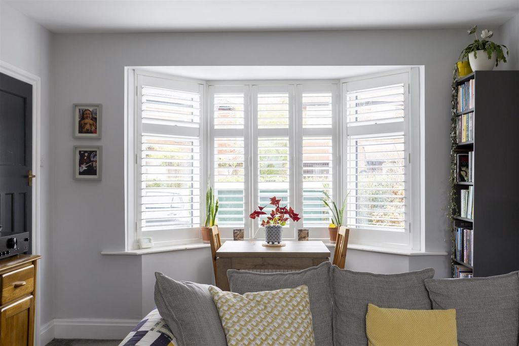 Property photo 3 of 27 24_Lesley_Avenue_16.Jpg