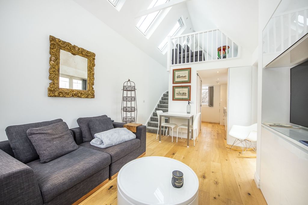 Property photo 1 of 10 George Street