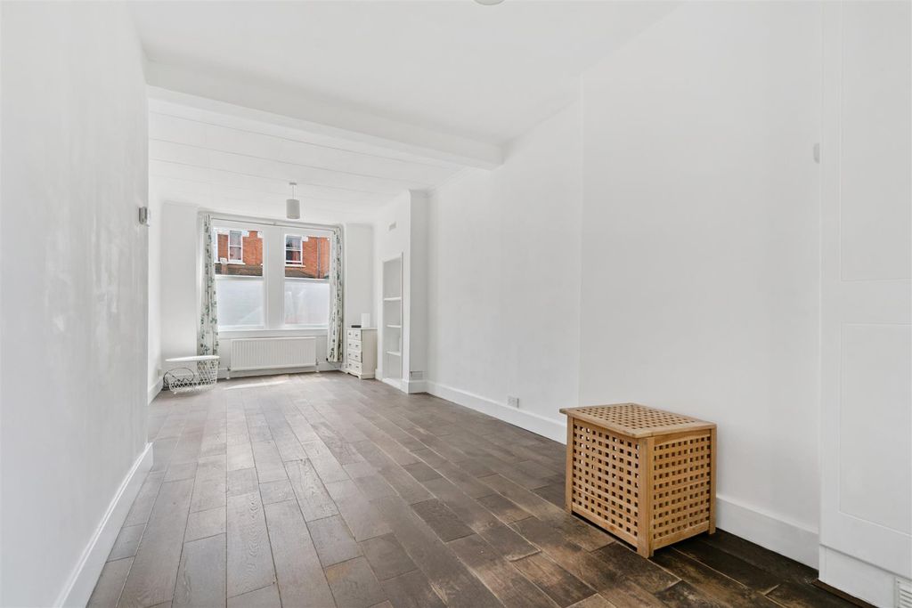 Property photo 2 of 13 Haydons Road Reception 3