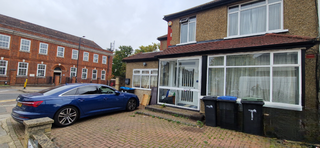 Property photo 2 of 8