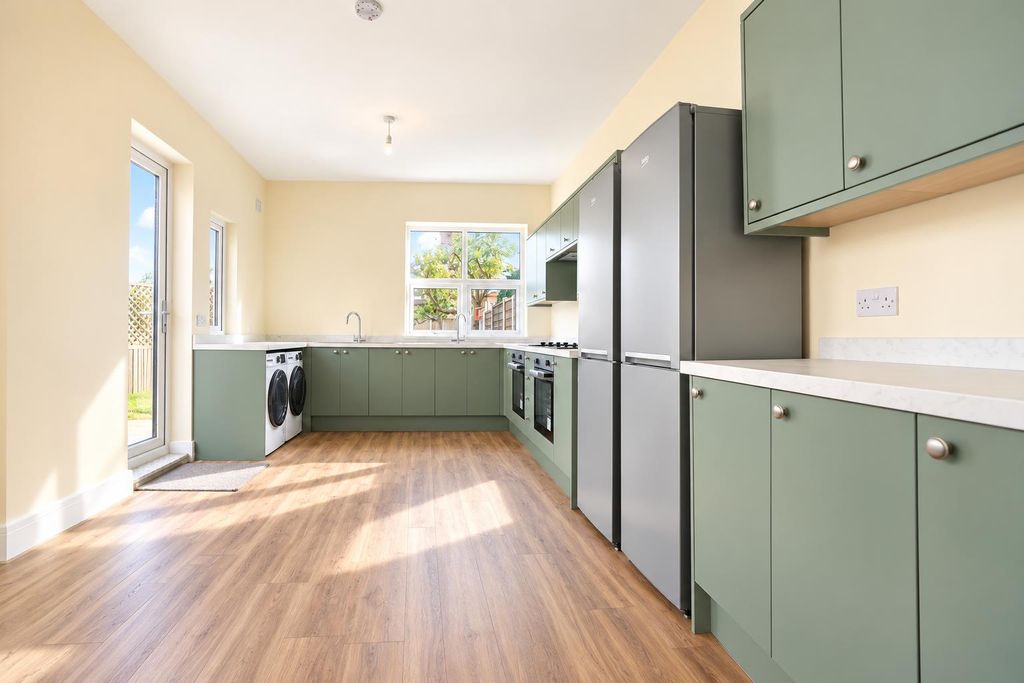 Property photo 1 of 12 Kitchen Picture 8.Png