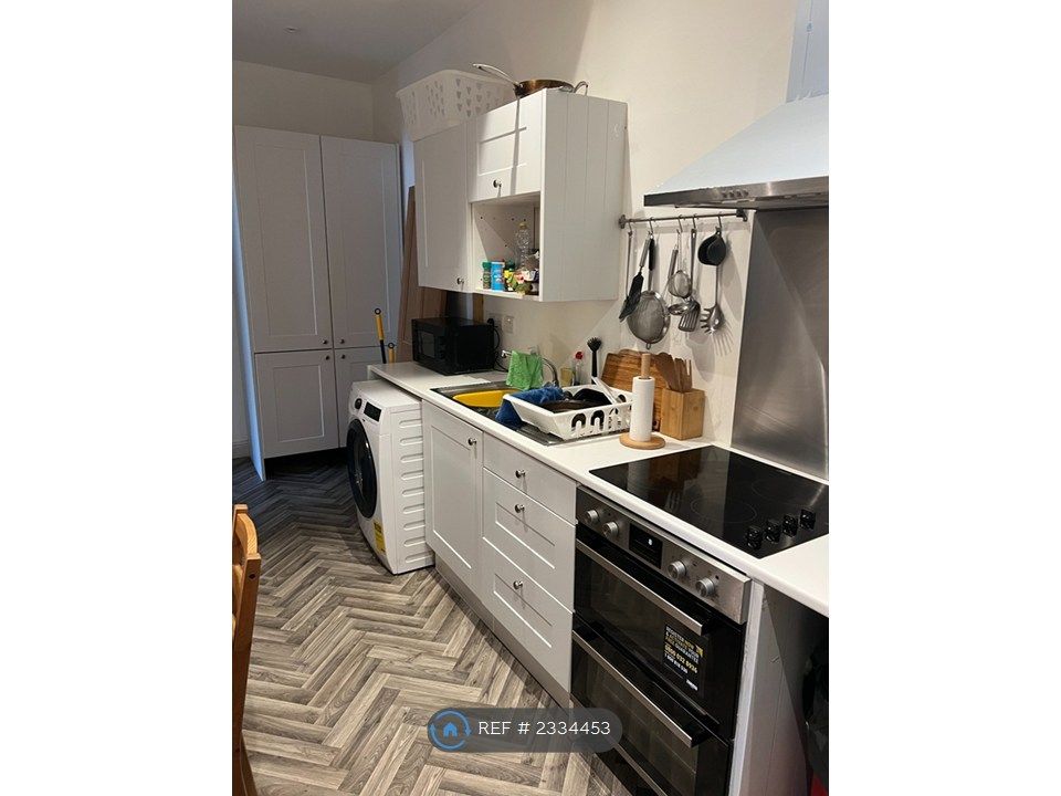 Property photo 1 of 4 New Kitchen With Washing Machine