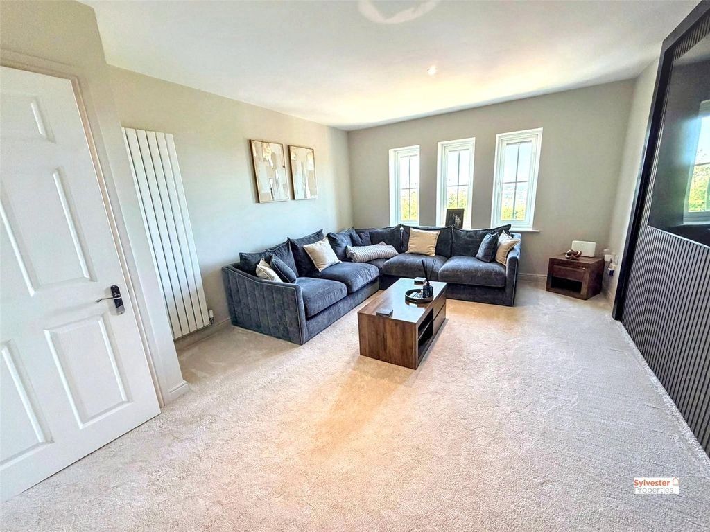Property photo 3 of 18 Picture No. 14