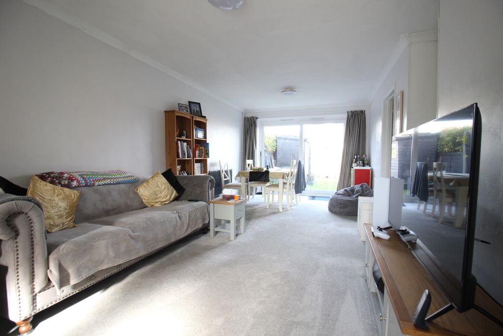 Property photo 2 of 12 Lounge