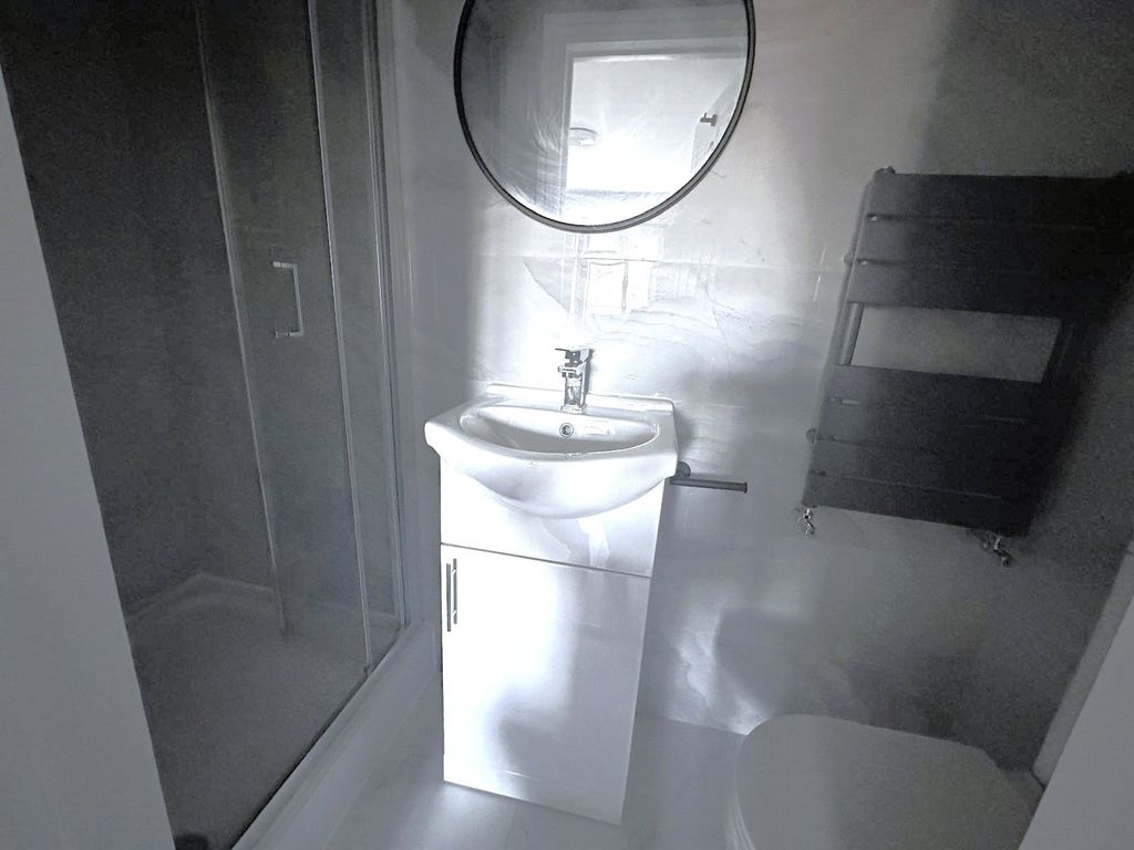 Property photo 3 of 26 Ensuite One