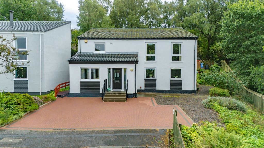 Property photo 1 of 36